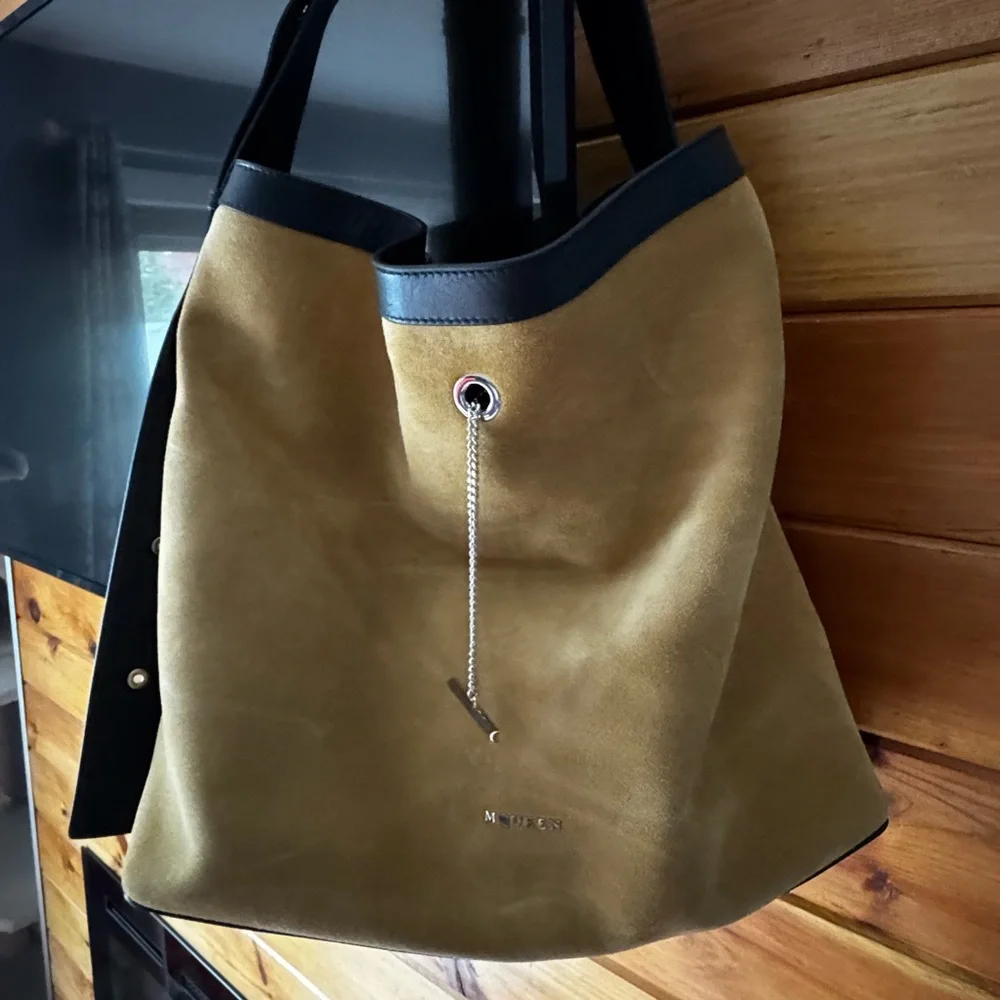 Alexander McQueen Pendant Leather Trimmed Suede Shoulder Bag $2600 SS26 - Picture 11 of 13